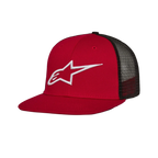 Alpinestars Corp Trucker Hat, roja y negra, gorra trucker de visera plana, logotipo blanco bordado en 3D, frente de sarga roja y paneles traseros de malla negra