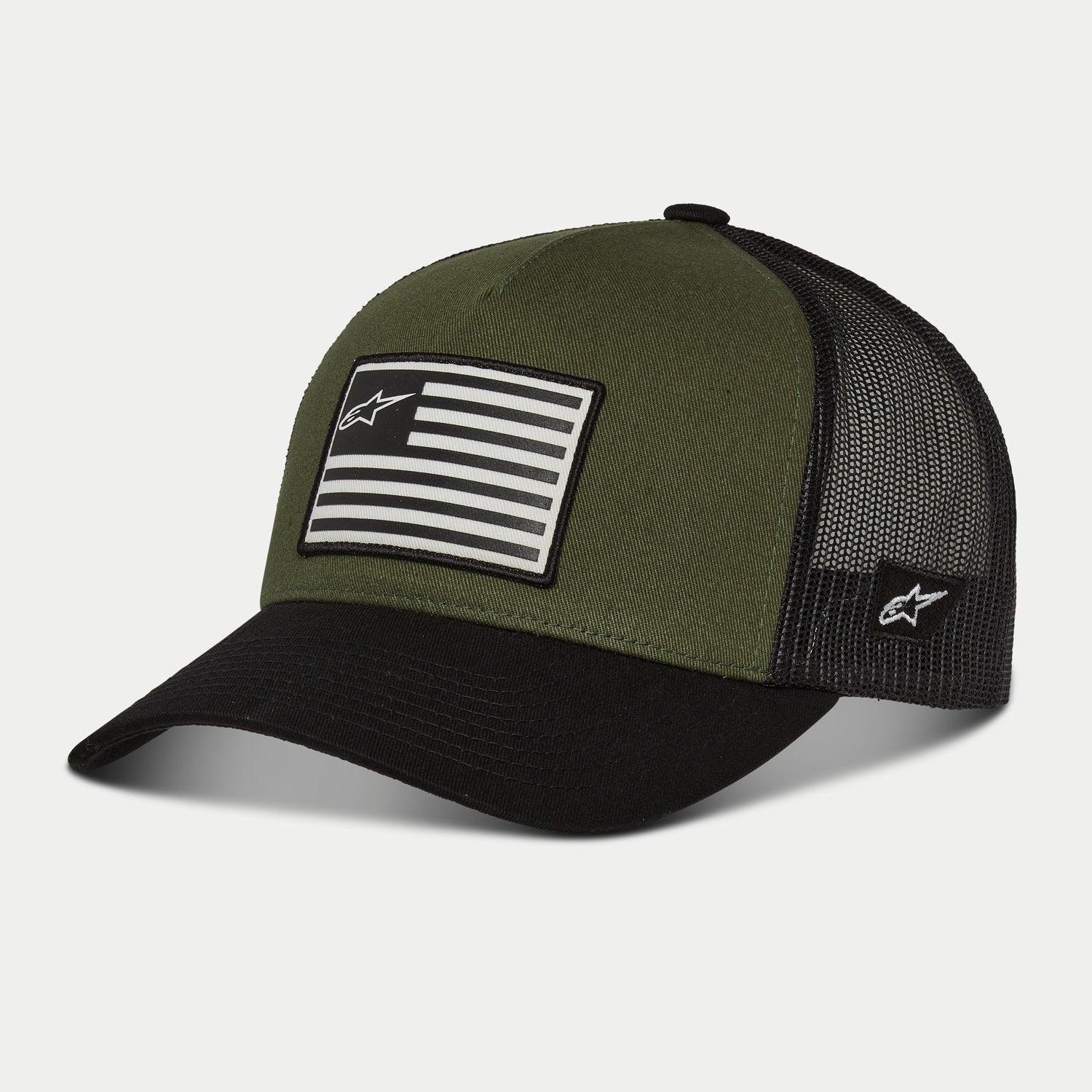 Gorra Snapback Flag de Alpinestars, Military Black, panel frontal verde oliva con visera curvada negra y parte trasera de malla negra, con parche de bandera frontal con logo y bordado lateral, estilo casual inspirado en el automovilismo