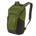 Alpinestars Defcon V2 Backpack, mochila deportiva verde militar con detalles negros, logotipo Astar y marca vertical, bolsillos laterales de malla y tirantes acolchados de malla transpirable