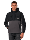 Alpinestars Juncture Hybrid Jacket, chaqueta anorak con capucha para hombre, en negro y gris plomo, diseño bicolor con capas de ripstop y forro polar de lona, con bolsillos en el pecho con logo de estrella blanco y capucha ajustable, estilo urbano inspirado en el automovilismo
