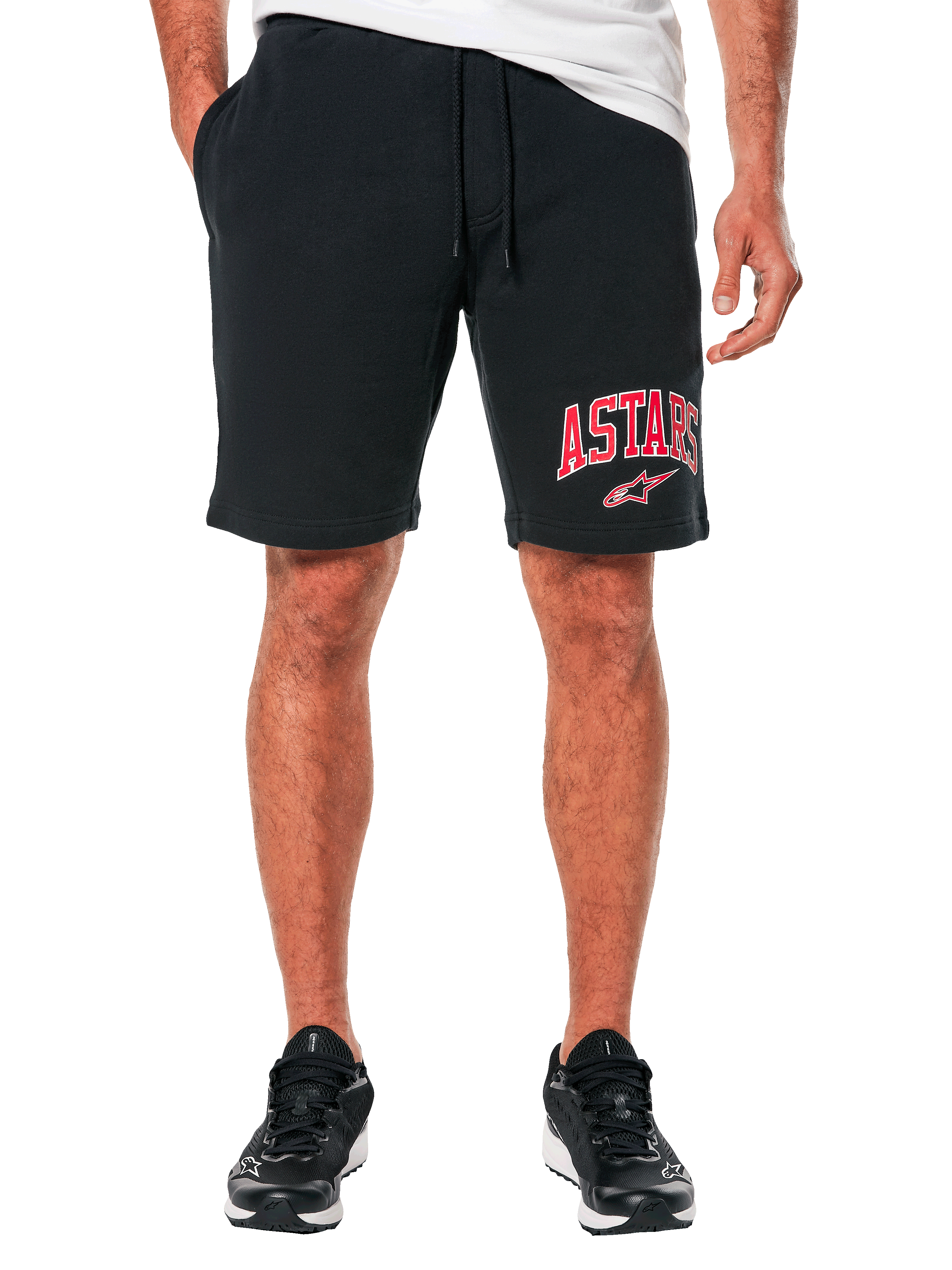 Alpinestars Dunker Short, short de entrenamiento de forro polar para hombre en color negro, con logotipo ASTARS en rojo en el muslo, cintura elástica con cordón ajustable y bolsillos laterales, estilo deportivo casual