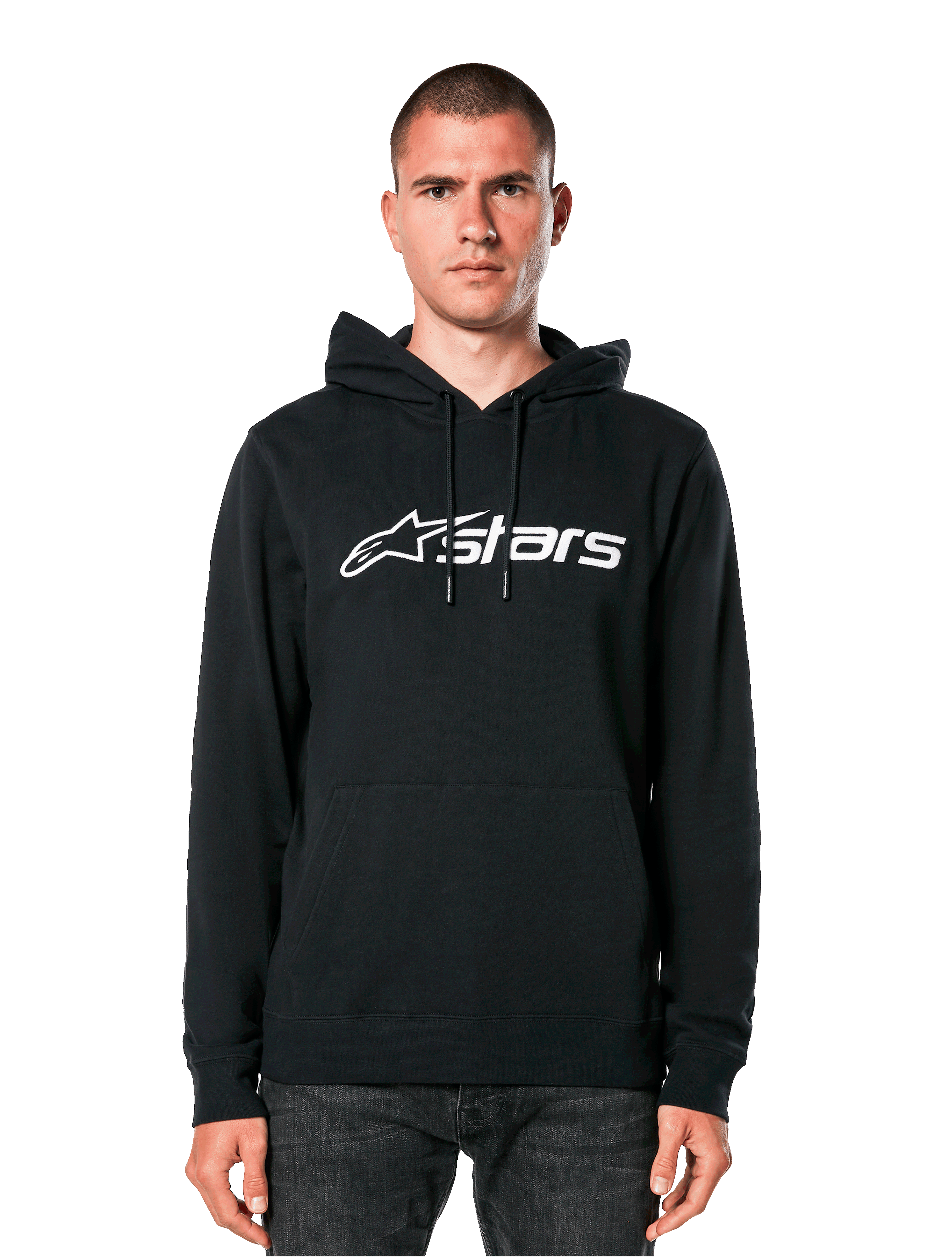 Sudadera con capucha Alpinestars Blaze V3, negra con logotipo blanco, estilo casual urbano, con bolsillo de canguro delantero y capucha con cordón, lucida por un hombre, diseño moderno inspirado en el motor