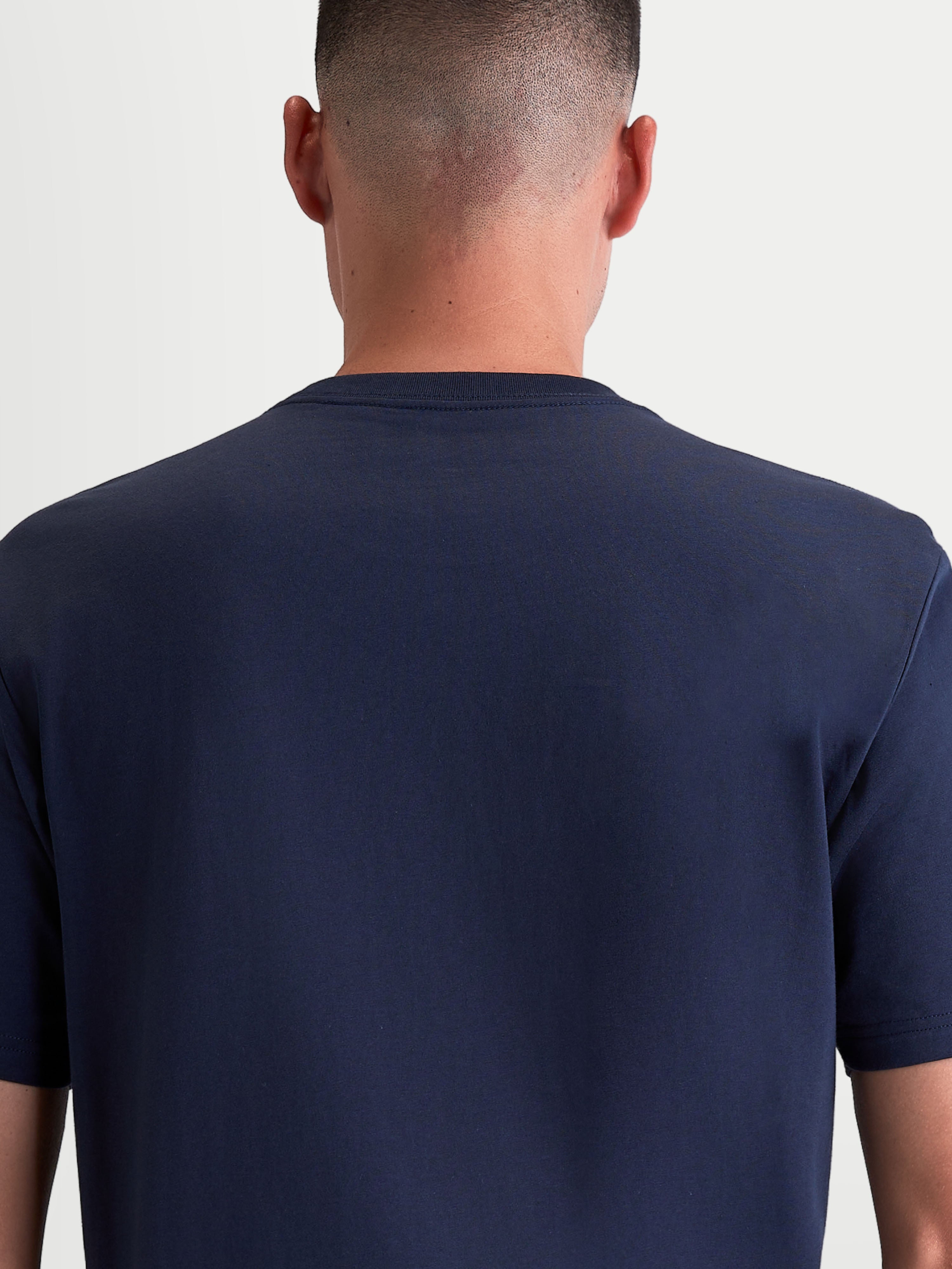 Alpinestars Ageless 2.0 CSF, camiseta de mangas cortas, azul marino, ajuste de corte y confección, mezcla de algodón y poliéster, ropa deportiva casual unisex, vista trasera en modelo