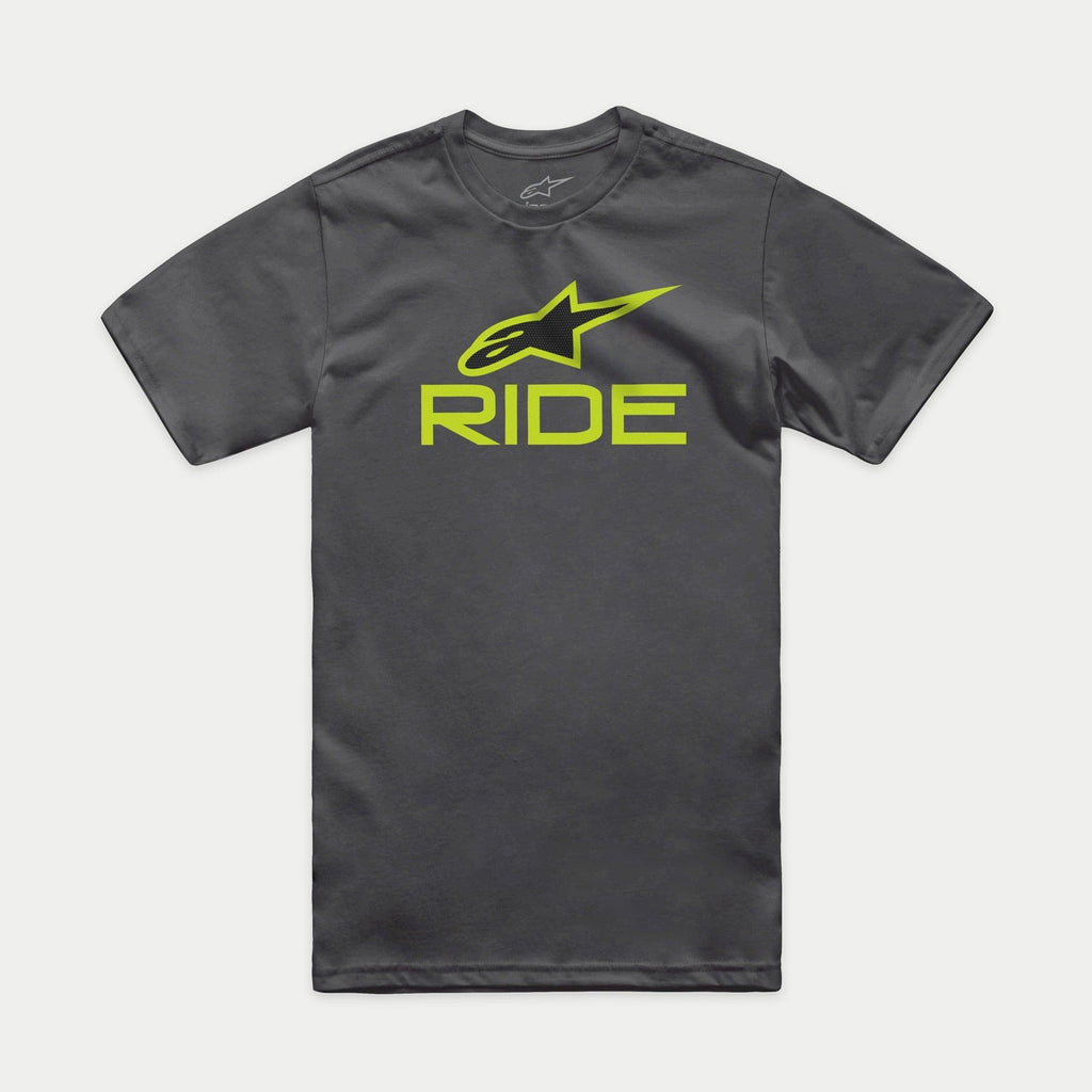 Camiseta Alpinestars Ride 4.0 CSF, camiseta de manga corta, color gris carbón, logotipo Astars en verde lima y negro con texto RIDE, ropa deportiva casual de automovilismo