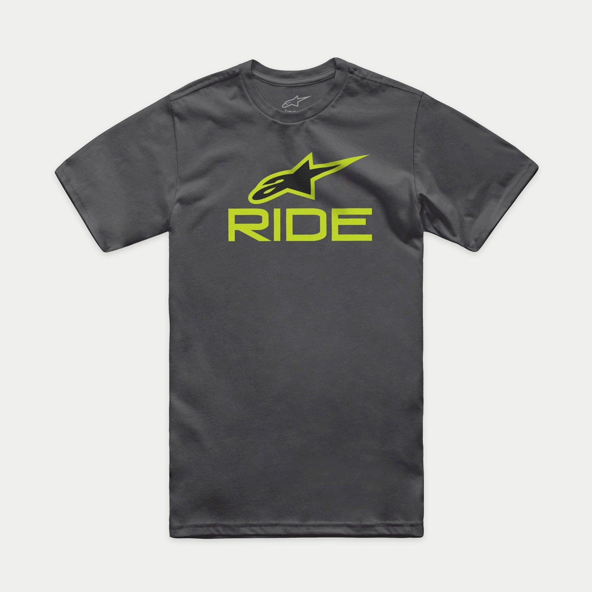 Camiseta Alpinestars Ride 4.0 CSF, camiseta de manga corta, color gris carbón, logotipo Astars en verde lima y negro con texto RIDE, ropa deportiva casual de automovilismo