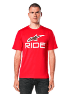 Alpinestars Ride 4.0 CSF Tee, camiseta roja de manga corta, logotipo de estrella de Alpinestars blanco y gráfico "RIDE" en el pecho, vista frontal en modelo, ropa casual de deportes de motor