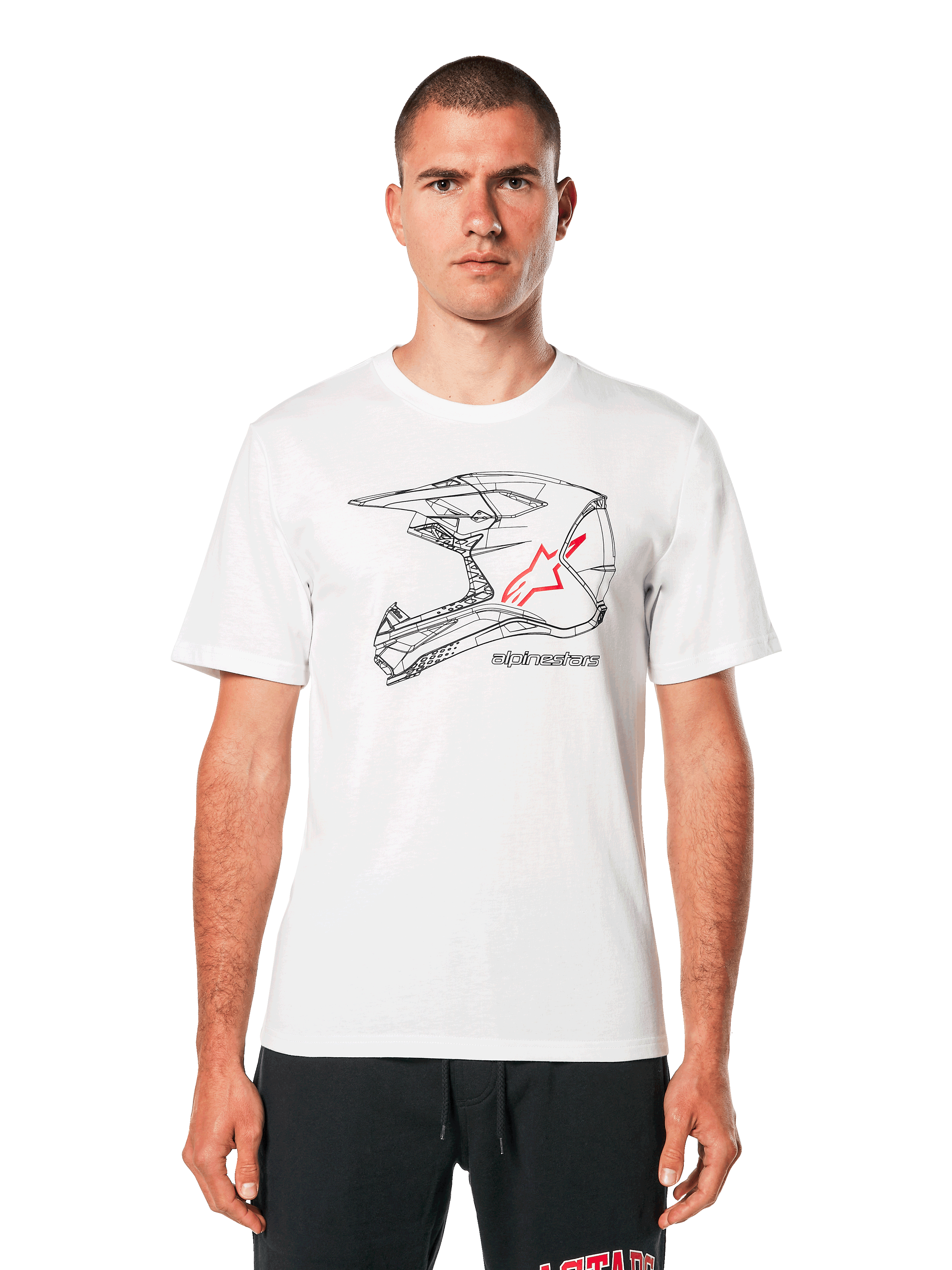Camiseta Alpinestars MX Helmet CSF, camiseta blanca de manga corta, gráfico de casco de motocross en líneas negras con el logo de la estrella roja, ropa urbana casual inspirada en el mundo del motor, lucida por un modelo