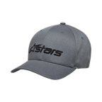 Gorra Alpinestars Blaze 2.0, negro charcoal, gorra de béisbol estructurada con visera curva, logotipo de Alpinestars texturizado en negro en la parte delantera, diseño casual inspirado en el automovilismo