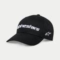 Gorra Alpinestars Linear Wordmark 2.0, negro y blanco, con visera curva y corona estructurada, logotipo lineal bordado en 3D en la parte delantera y logotipo de estrella en el lateral, accesorio de cabeza casual inspirado en el automovilismo