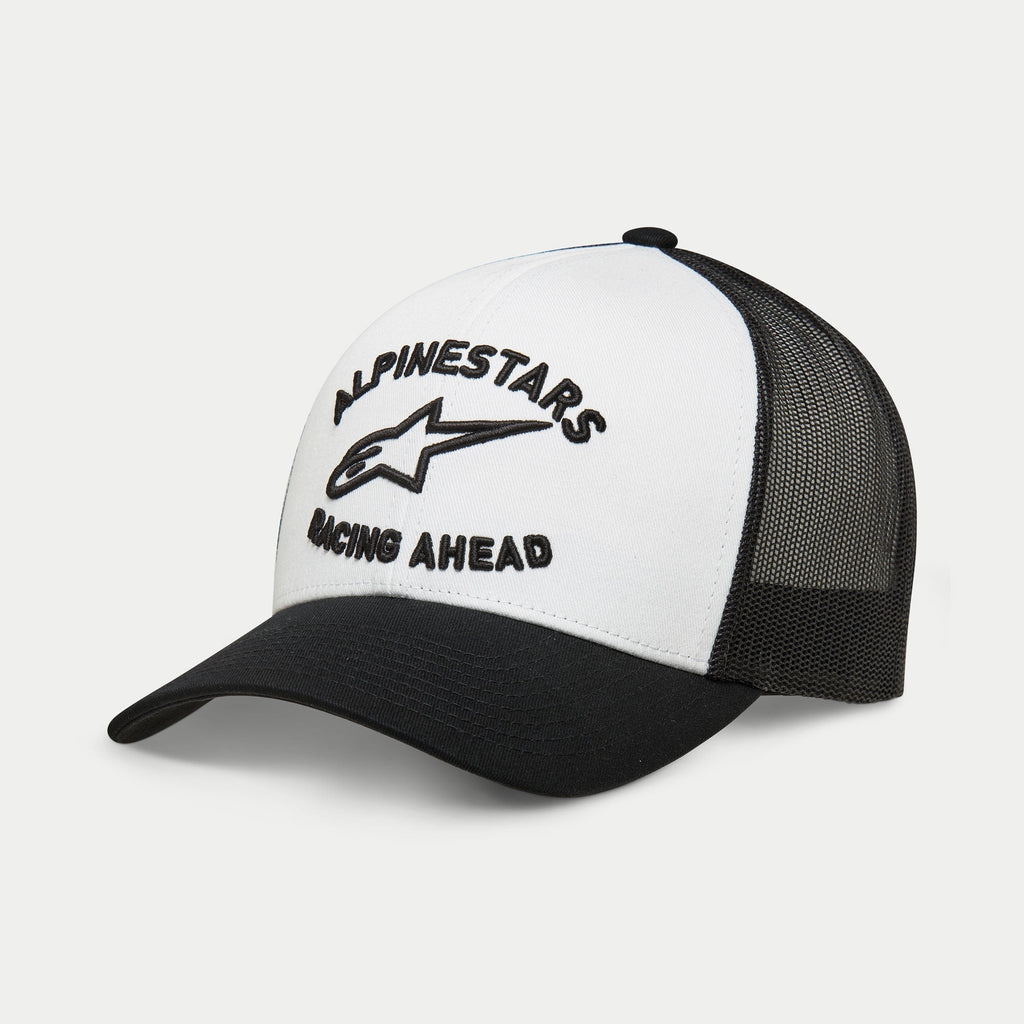 Alpinestars Triple Trucker Hat, gorra trucker casual, blanca y negra, bordado 3D en negro con logo de estrella y texto 'Racing Ahead', visera curva con parte trasera de malla, estilo sportswear y streetwear