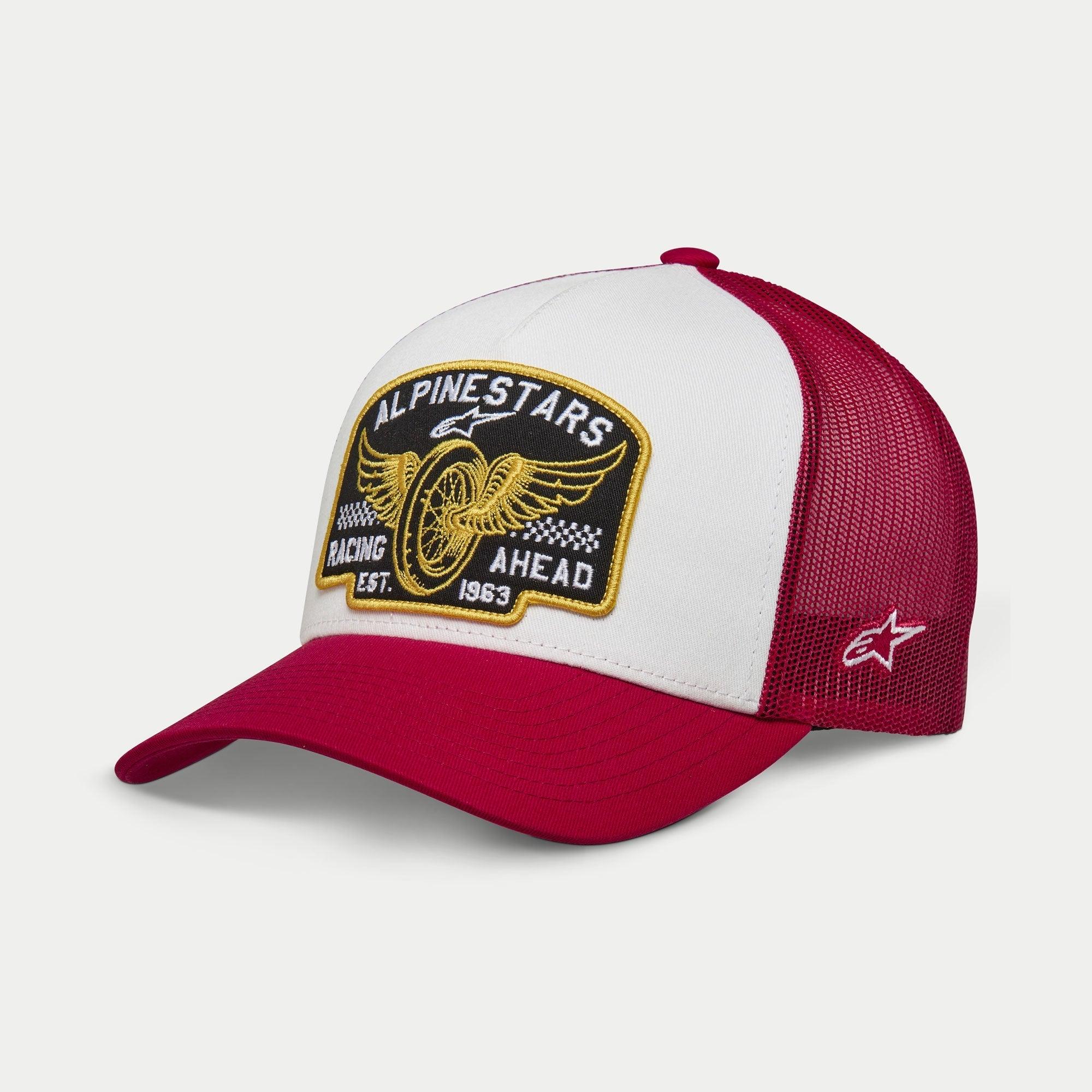 Gorra Alpinestars Heritage Patch Trucker, blanco y rojo, panel frontal blanco estructurado con gran parche bordado Alpinestars Racing Ahead, visera curva y malla trasera en rojo, logo de estrella lateral, accesorio de estilo de vida casual