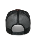 Gorra Trucker Heritage Patch de Alpinestars, gorra tipo trucker, marrón y negra, vista trasera que muestra los paneles de malla negra, cierre snapback ajustable y pequeño detalle de logotipo blanco en la correa