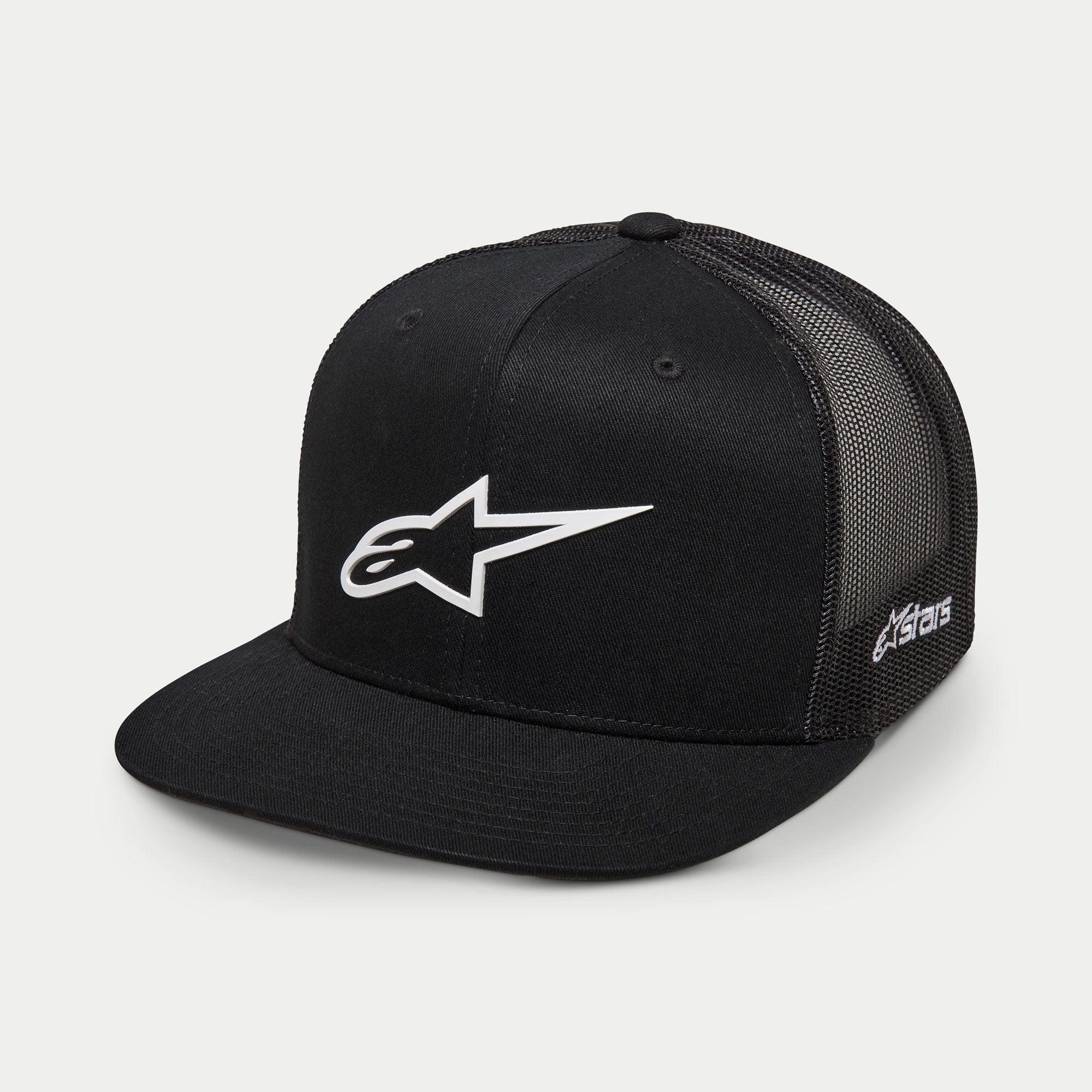 Gorra Trucker Alpinestars 3D Ageless, negra y blanca, corona estructurada con visera plana, parte trasera de malla de poliéster, con un gran logotipo Ageless blanco bordado en 3D en la parte frontal y marca Astars lateral, gorra de estilo de vida casual de motor