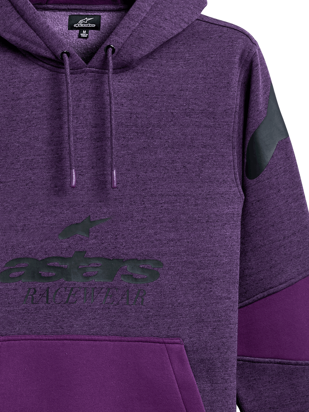 Sudadera Alpinestars Perpetuate, sudadera con capucha de color púrpura jaspeado, gráfico astars RACEWEAR negro en el pecho, logotipo negro en el hombro, bloques de tela con paneles morados sólidos, capucha con cordón y puntas sumergidas, diseño casual inspirado en el motor