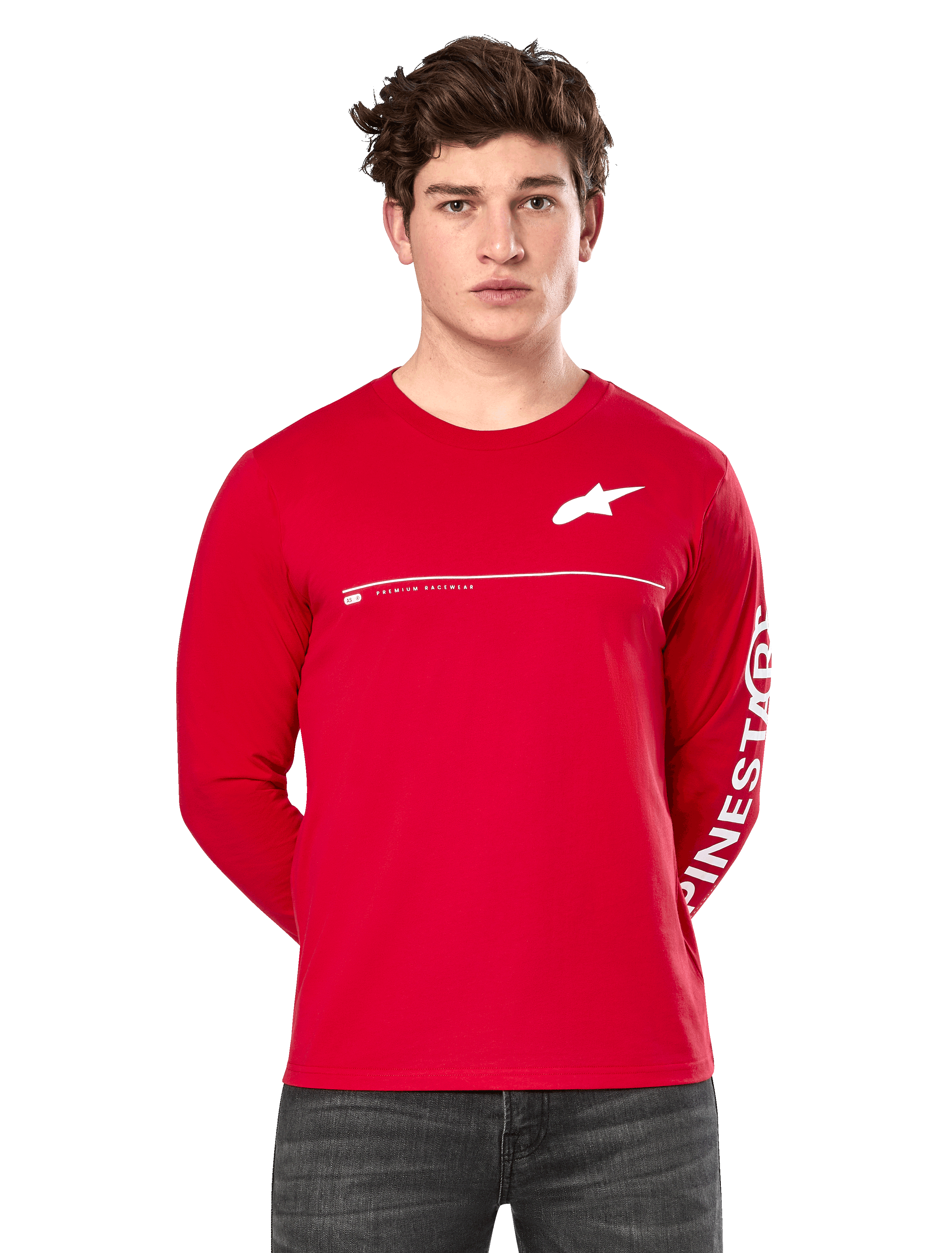 Alpinestars Committed CSF Long Sleeve Tee, roja, usada por un modelo, con logo de Astars blanco en el pecho, gráfico de Alpinestars en la manga y línea blanca horizontal, estilo urbano casual inspirado en el motor