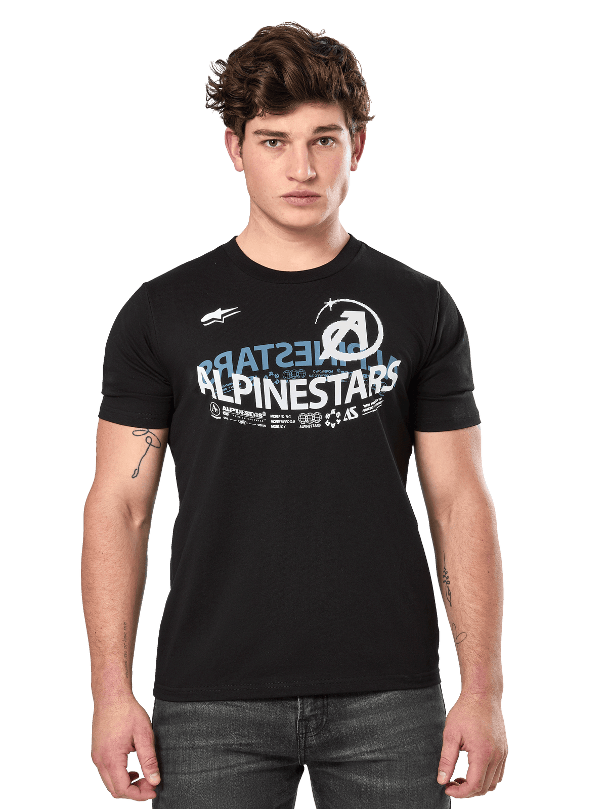 Alpinestars Semicircle CSF Tee, camiseta de manga corta, negra, gráfico curvado semicircular de Alpinestars en blanco y azul en el pecho, estilo casual de motorsport