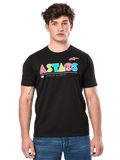 Alpinestars Cereal CSF Tee, camiseta negra de manga corta, usada por un modelo masculino, logotipo geométrico colorido de ASTARS con el texto "Premium Racewear", estilo casual de motorsport streetwear