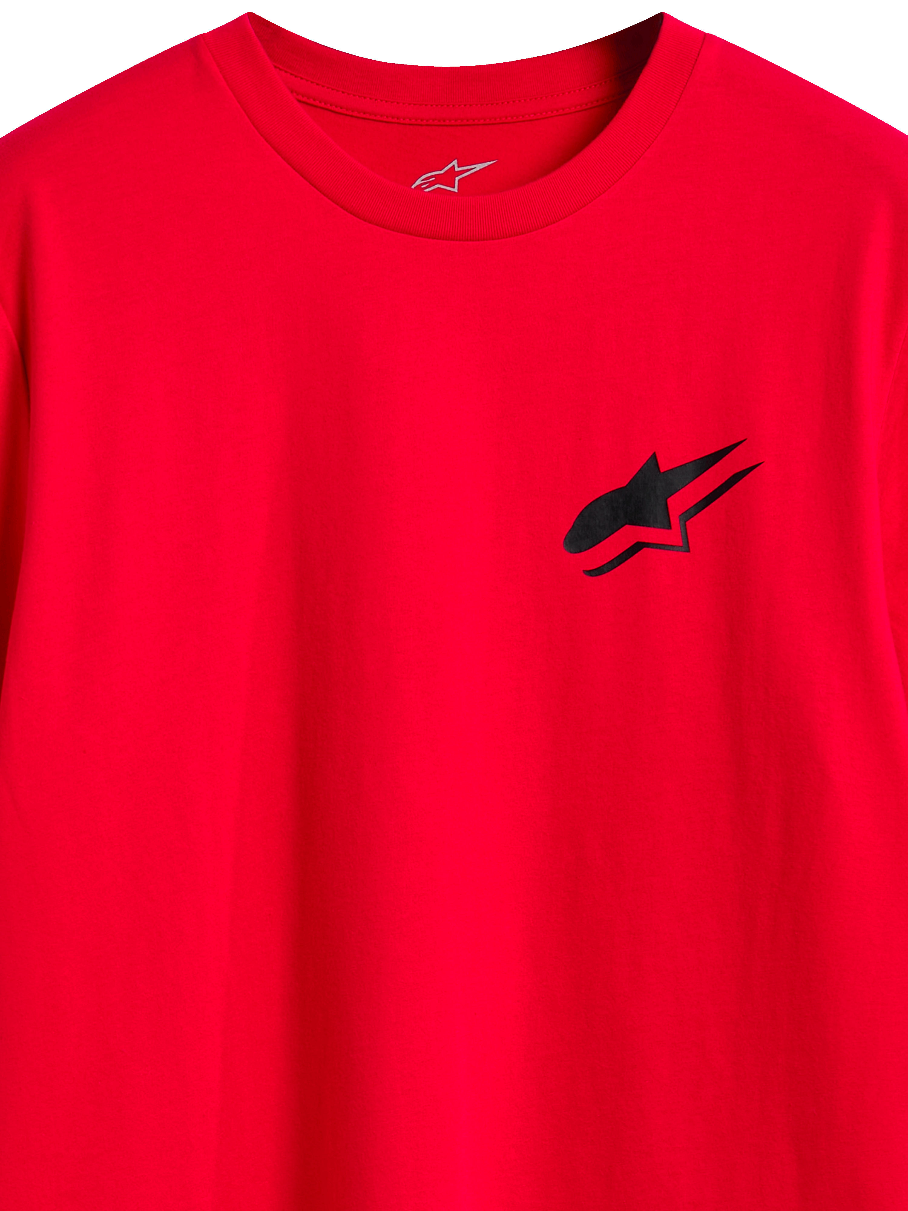 Camiseta Alpinestars Formulate CSF, camiseta de manga corta, roja, logotipo de Astars negro en el pecho, vista de primer plano del cuello y del gráfico frontal, ropa casual de estilo de vida