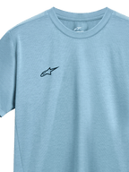 Alpinestars Point Performance Tee, camiseta de manga corta, azul hielo, pequeño logo negro de Alpinestars en el pecho, cuello redondo, tejido de rendimiento con absorción de humedad