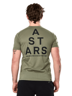 Alpinestars Attrition Performance Tee, camiseta de manga corta, verde claro, vista trasera con gráfico de texto apilado "A STARS" en negro y mensaje "NEW INNOVATION TO PROTECT OUR FUTURE", ropa deportiva de alto rendimiento sostenible
