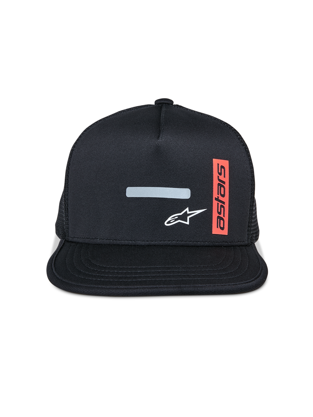 Gorra Trucker Alter de Alpinestars, gorra de visera plana, negra con parte trasera de malla, barra reflectante frontal y logotipo de estrella blanca, etiqueta roja vertical con texto Astars, ropa deportiva casual de motorsport