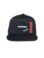 Gorra Trucker Alter de Alpinestars, gorra de visera plana, negra con parte trasera de malla, barra reflectante frontal y logotipo de estrella blanca, etiqueta roja vertical con texto Astars, ropa deportiva casual de motorsport
