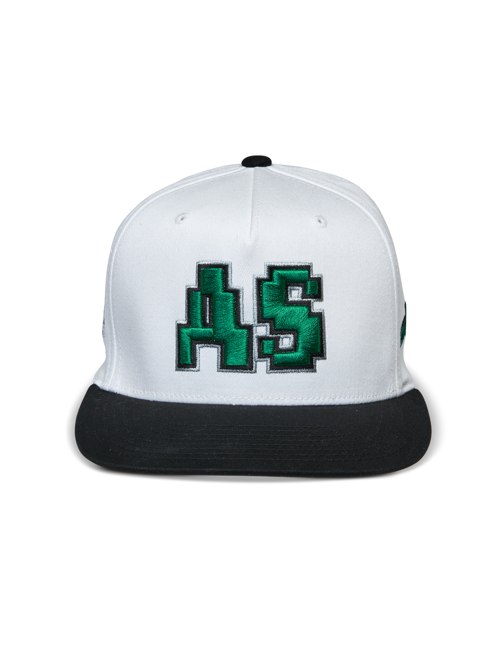 Gorra Alpinestars Franchise, gorra de visera plana, blanca y negra, logo AS bordado en 3D color verde en la parte frontal, corona estructurada con visera plana negra, accesorio casual inspirado en el automovilismo