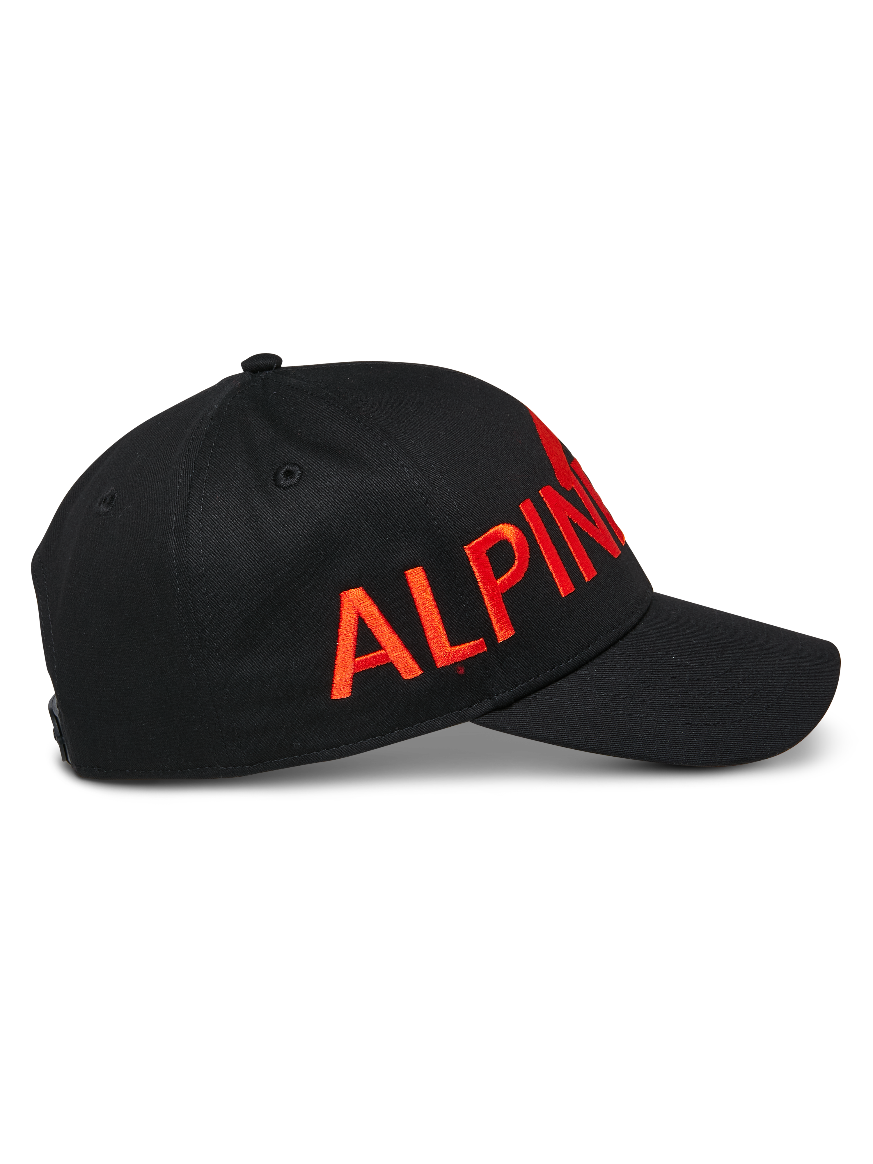 Gorra Alpinestars Committed, gorra de béisbol negra tipo snapback, logotipo bordado plano grande en color rojo, visera curva y corona estructurada, accesorio de ropa deportiva casual