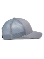 Gorra Trucker Terolithic de Alpinestars, gris, vista de perfil lateral con visera curvada y paneles traseros de malla, corona baja estructurada, diseño deportivo casual