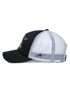 Gorra Alpinestars Ayess Trucker, vista lateral, frontal negro y visera curva con malla blanca en la parte posterior, con gráficos frontales coloridos y bordado de estrella lateral, accesorio casual inspirado en el automovilismo