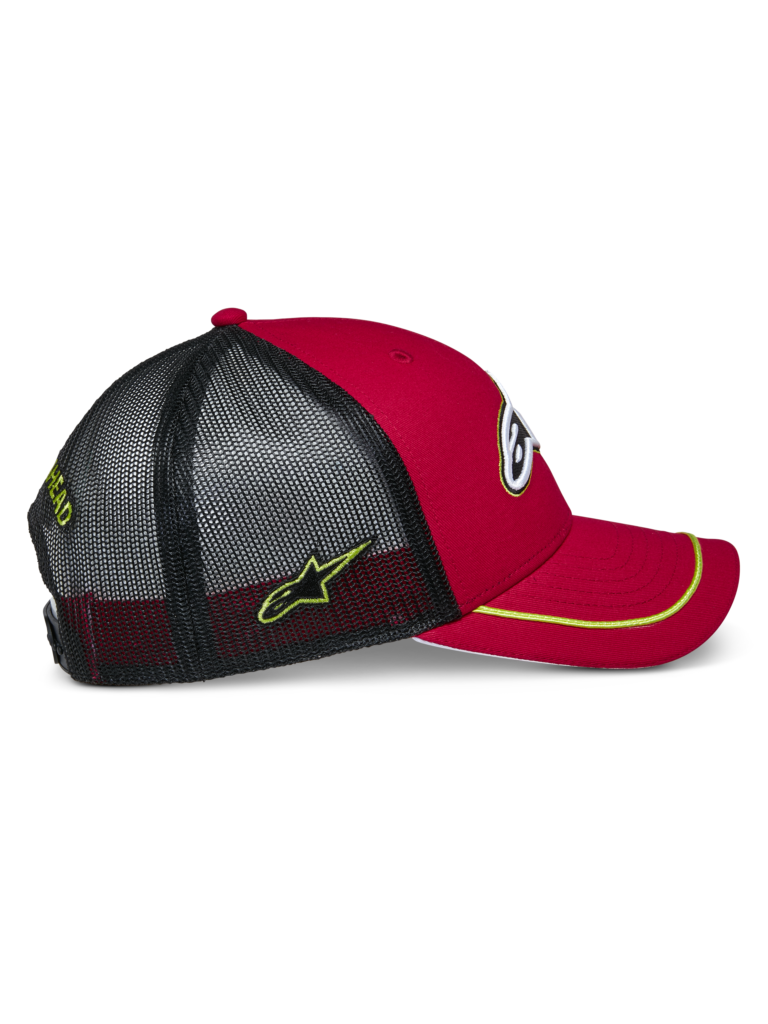 Gorra Trucker Alpinestars Exceed, roja y negra con detalles en amarillo neón, con visera curvada y ribete de sutache amarillo neón, copa estructurada roja y parte trasera de malla negra con logotipo lateral bordado, estilo motorsport casual