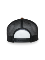Gorra Trucker Mackinic de Alpinestars, vista trasera, paneles de malla negros con botón superior marrón, cierre snapback ajustable, accesorio de ropa deportiva casual
