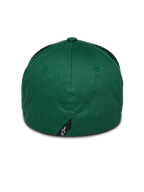 Gorra Alpinestars Cereal, verde, vista posterior de gorra de béisbol con ajuste flexible, con una pequeña etiqueta negra con el logo de Alpinestars en la costura trasera, corona estructurada en tejido de sarga elástica