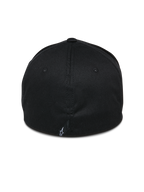 Alpinestars Gorra Share, negro, vista posterior que muestra la construcción flex-back cerrada, pequeño logotipo Astars blanco en la costura trasera, ropa urbana casual inspirada en el automovilismo