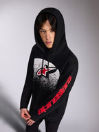 Sudadera con capucha Alpinestars Obsessed, sudadera de forro polar negra, logotipo frontal de Astars en rojo y blanco con degradado MX blanco desgastado, marca Alpinestars roja en la manga, capucha con cordón, estilo urbano casual inspirado en el automovilismo