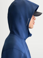 Alpinestars Sudadera Con Capucha Cypher, ropa deportiva de inspiración motorsport, azul acero, sudadera de forro polar unisex con cremallera frontal, capucha de cuello alto con forro de malla y logotipo lateral, vista de perfil en modelo