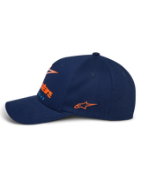 Gorra Alpinestars Instinct, gorra deportiva azul marino, vista de perfil con visera curva, logo lateral bordado en naranja, logo frontal con impresión en degradado naranja, corona estructurada de tejido de sarga