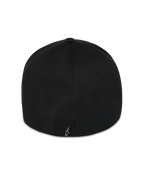 Gorra Alpinestars Pivot, gorra negra con ajuste flex back, vista trasera con un pequeño logo de Astars bordado en blanco, confección en sarga, ropa casual de motorsport