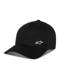 Alpinestars Pivot Hat, gorra deportiva negra con visera curva y corona estructurada, pequeño parche con el logo blanco de Astars en el lateral, diseño casual inspirado en el automovilismo