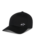 Alpinestars Pivot Hat, gorra deportiva negra con visera curva y corona estructurada, pequeño parche con el logo blanco de Astars en el lateral, diseño casual inspirado en el automovilismo