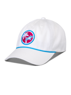 Gorra Alpinestars Calipalm Strapback, blanca, visera curva con detalle de cordón azul, parche frontal circular con una palmera blanca y el logo Astars en azul sobre un fondo rosa, accesorio de moda deportiva casual
