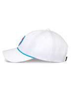 Gorra Alpinestars Calipalm Strapback, gorra de béisbol blanca, vista lateral con visera curva y detalle de cordón azul, corona baja no estructurada de sarga de algodón blanca, accesorio deportivo casual
