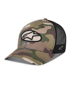 Gorra Alpinestars Oblique Camo Trucker, camuflaje verde y negro, parte frontal de sarga camuflada con malla trasera negra, parche frontal ovalado con el logotipo de Alpinestars, visera curva, accesorio casual de automovilismo