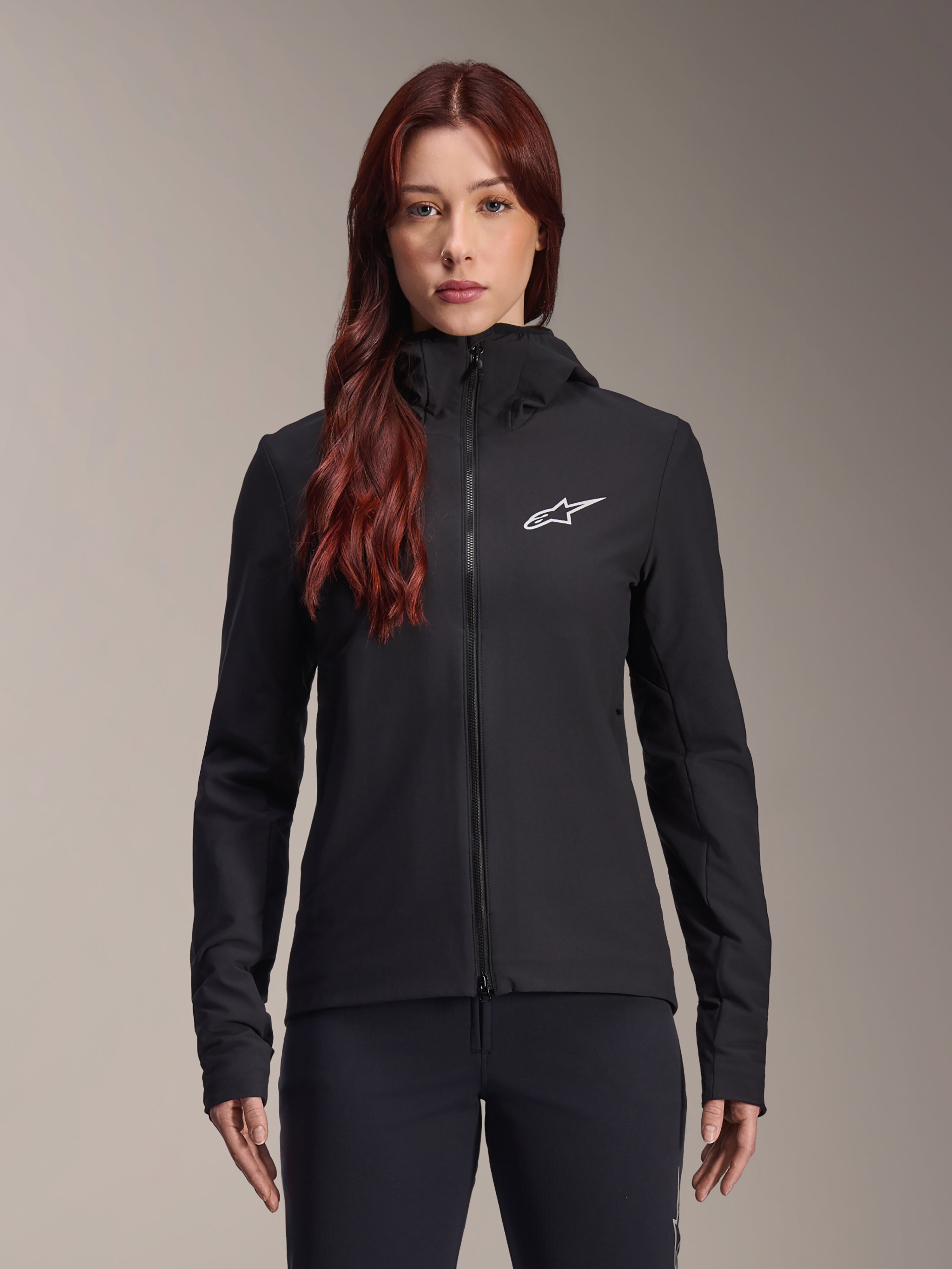 Alpinestars Stella A-Dura Thermal Jacket, chaqueta de ciclismo para mujer, negra, logo de estrella blanca en el pecho, diseño con cremallera y capucha, construcción entallada de manga larga para ciclismo de montaña
