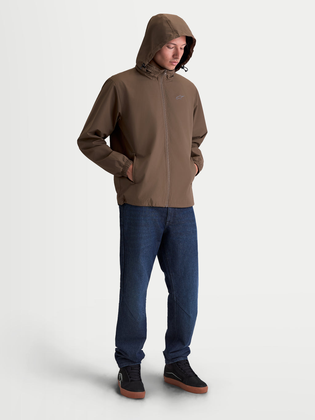 Alpinestars Chaqueta Overhaul Racer, chaqueta con capucha para hombre, color marrón, ropa deportiva ligera con logotipo Astars pequeño en el pecho, forro de malla y estilo casual inspirado en el automovilismo