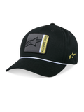Alpinestars Specific Snapback Hat, gorra negra de visera curva con ribete de cuerda trenzada blanca, parche frontal con logotipo gris y amarillo, bordado lateral amarillo, corona estructurada, accesorio casual inspirado en el motorsport
