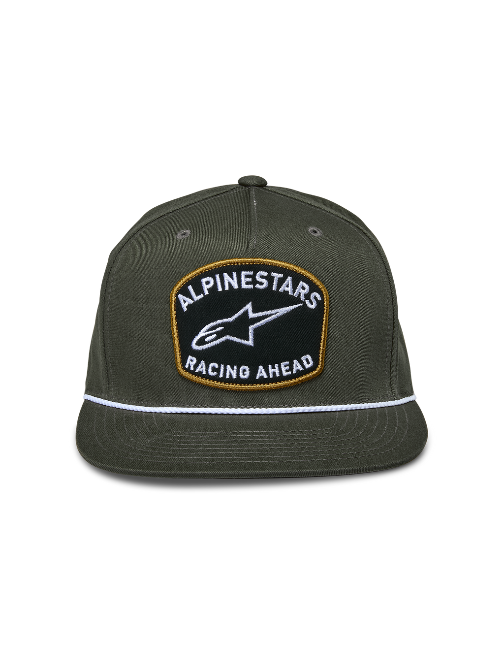 Gorra Snapback Promptus de Alpinestars, verde militar, corona estructurada con visera plana, gran parche frontal con bordado blanco 'Alpinestars Racing Ahead' y borde dorado, detalle de cuerda trenzada blanca, accesorio casual de motorsport