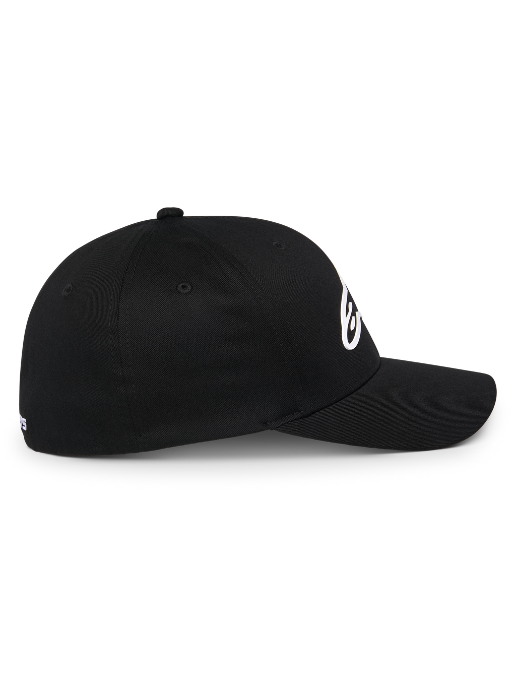 Gorra Alpinestars Ageless Multi, gorra de béisbol deportiva negra, vista de perfil lateral, visera curva y corona estructurada, logotipo Astars en 3D blanco, estilo de vida casual de deportes de motor