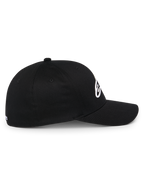 Gorra Alpinestars Ageless Multi, gorra de béisbol deportiva negra, vista de perfil lateral, visera curva y corona estructurada, logotipo Astars en 3D blanco, estilo de vida casual de deportes de motor