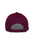 Gorra Alpinestars Deduce Strapback, burdeos, vista trasera que muestra el cierre de correa ajustable y una pequeña etiqueta con el logo, sarga de algodón no estructurada, ropa deportiva casual